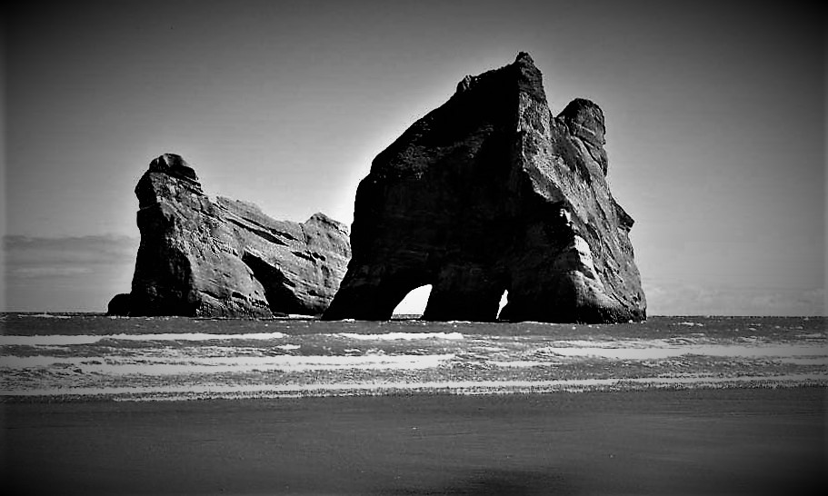 Wharariki Beach – Portal of the dead