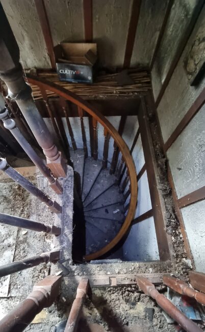 Transcription of an interview back in 2009 with a person claiming to have experienced possibly paranormal activity in a house in Grey Lynn, Auckland. October 2008.