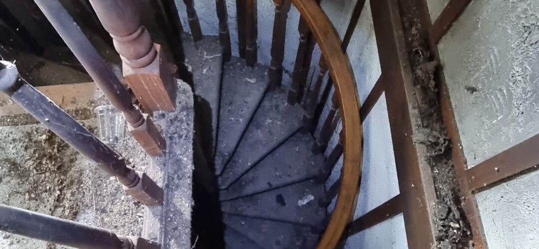 Transcription of an interview back in 2009 with a person claiming to have experienced possibly paranormal activity in a house in Grey Lynn, Auckland. October 2008.